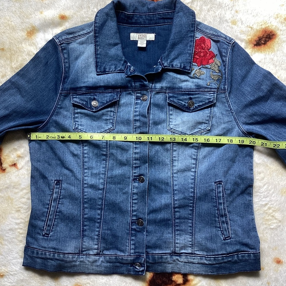 American Vintage Rose Embroidered Jean Jacket - Picture 6 of 8